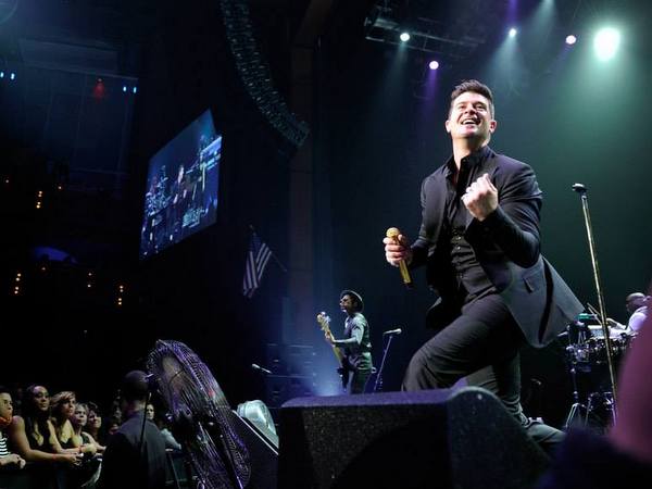 Robin Thicke  December 29, 2013  The Pearl, Palms Concert Theater, Las Vegas, NV