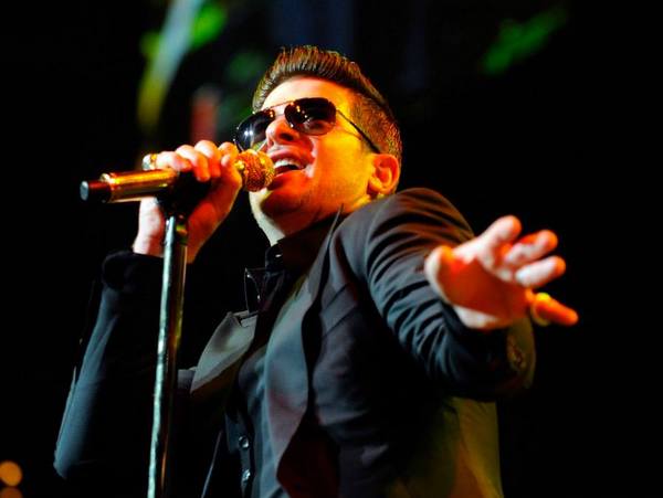 Robin Thicke  December 29, 2013  The Pearl, Palms Concert Theater, Las Vegas, NV