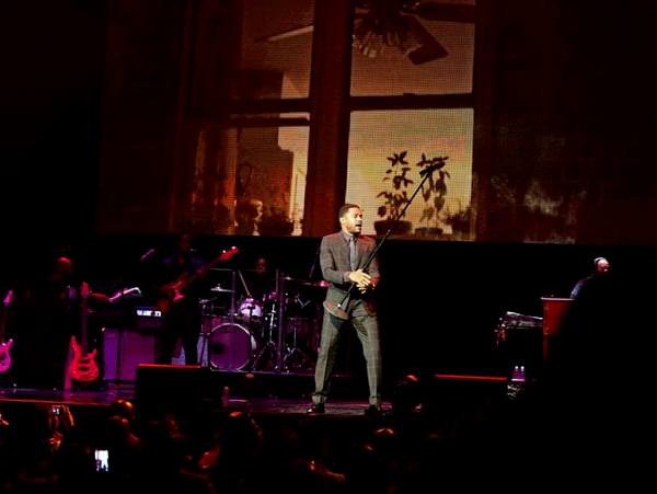 Maxwell  May 25, 2014  The Pearl, Palms Concert Theater, Las Vegas, NV