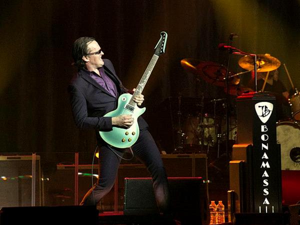 Joe Bonamassa  May 2, 2015  The Pearl, Palms Concert Theater, Las Vegas, NV